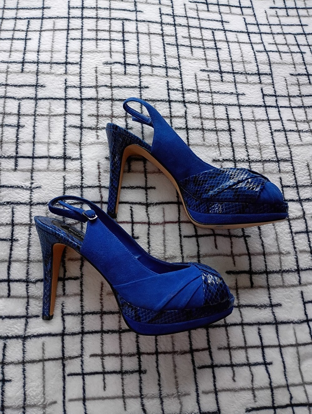 2014-2018 White House Black Market Jenn Heels Size 9 Blue Platform Suede Feel